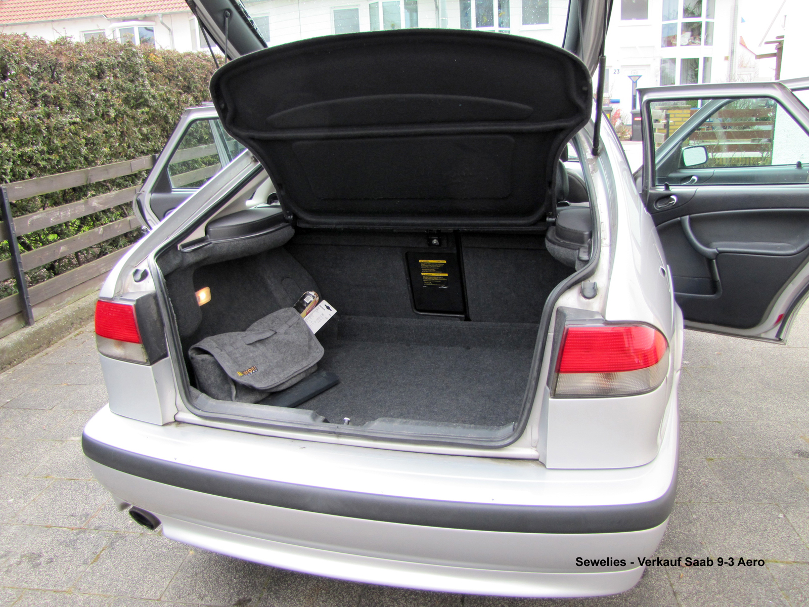 ../Images/saab93_06.jpg
